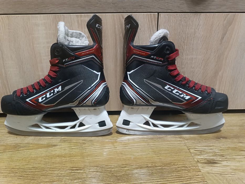 Хоккейные коньки