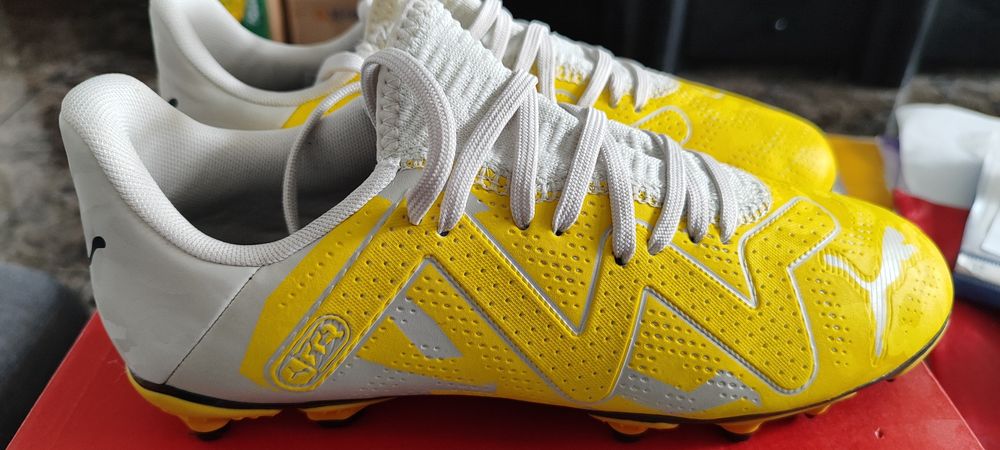 Puma Future Play JNR -Юношески обувки за футбол с бутони