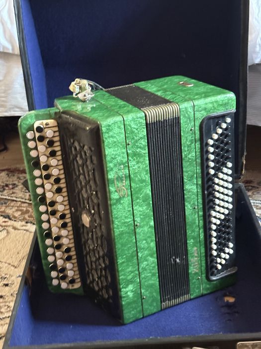 Баян   сатылады