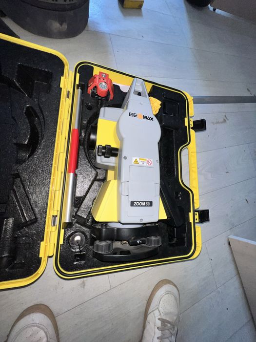 Тахеометр GeoMax Zoom 50