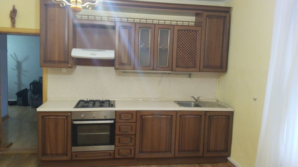 Продам кухонный мебель