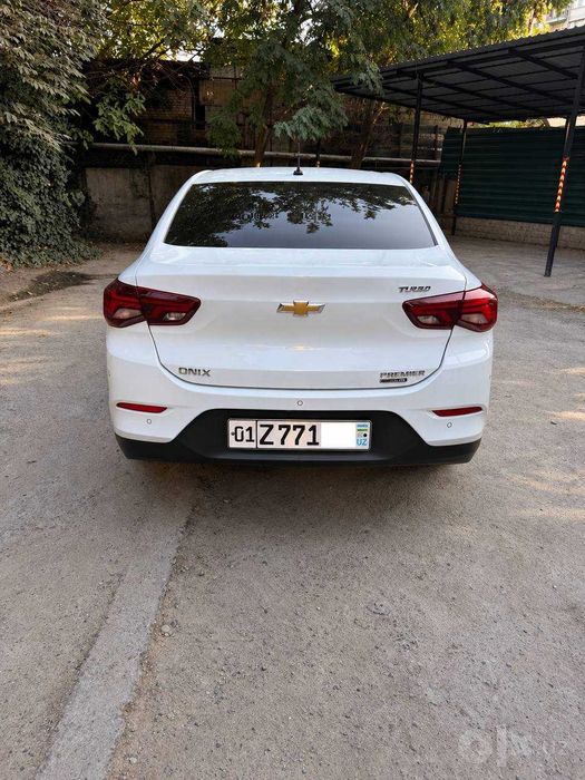 Chevrolet Onix Premier 2