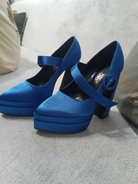 Сини обувки на дебел ток