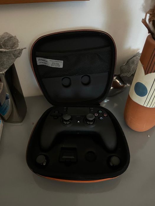 Controller ps4 fusion contabil cu ps4/pc cu manete pe spate și joysticks pe care poți să le schimbi