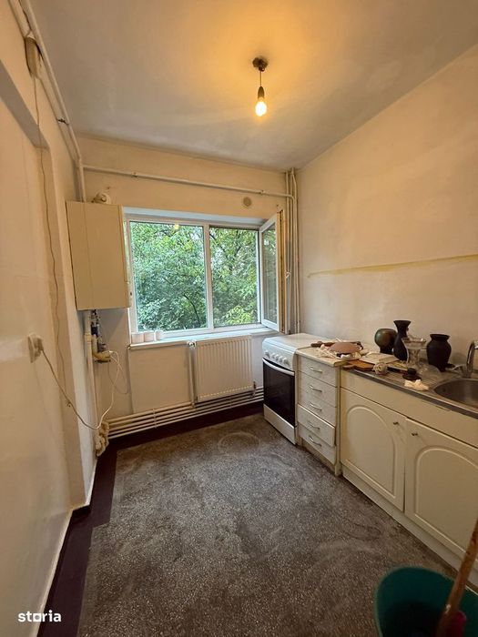 Apartament 3 camere etaj 2 – Zona Gării, Str. Bârsei, Focșani
