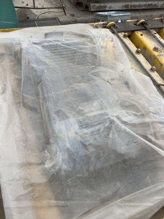 Плита қолиб завод сотилади.