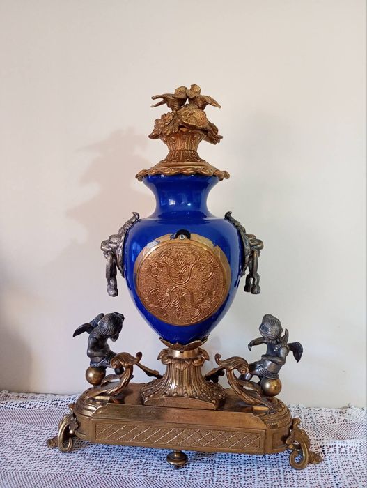 Старинен каминен часовник