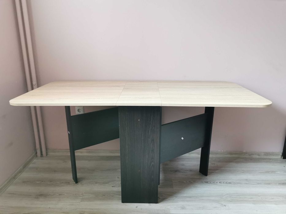 Разтегателна трапезна маса