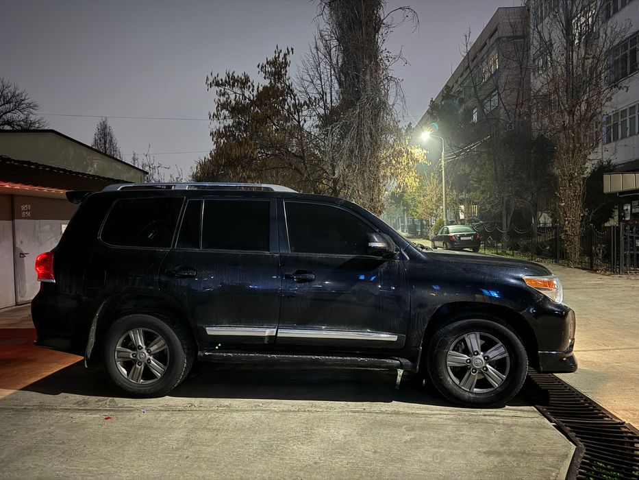 Продаётся Toyota Land Cruiser 200