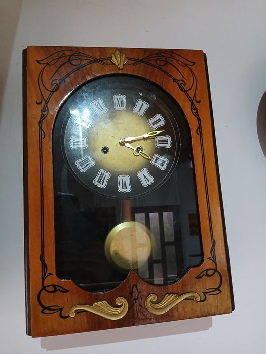 Ceas cu pendul vechi