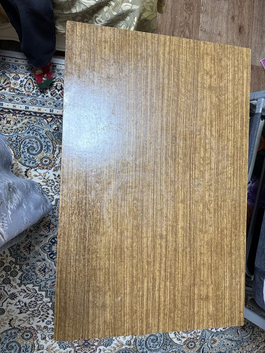 Стол маленький , парта 3000 тг