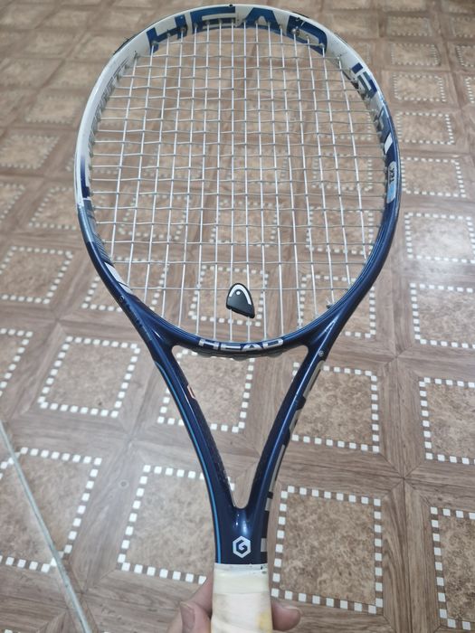 Продам теннисную ракетку