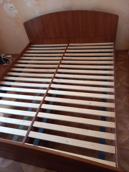 Кровать двуспальная