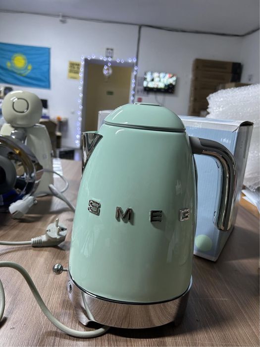 Smeg чайник зеленый