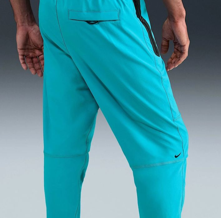 Нов Мъжки Nike Tech Men's Woven Trousers

Размер L 

Нов с Етикет 

Це