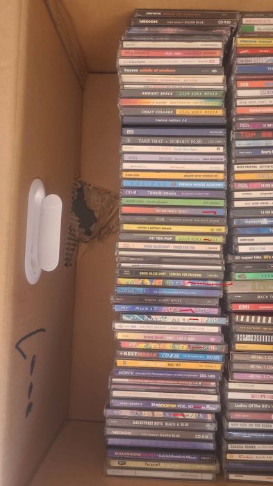 CD, DVD ,casete videoa și audio.