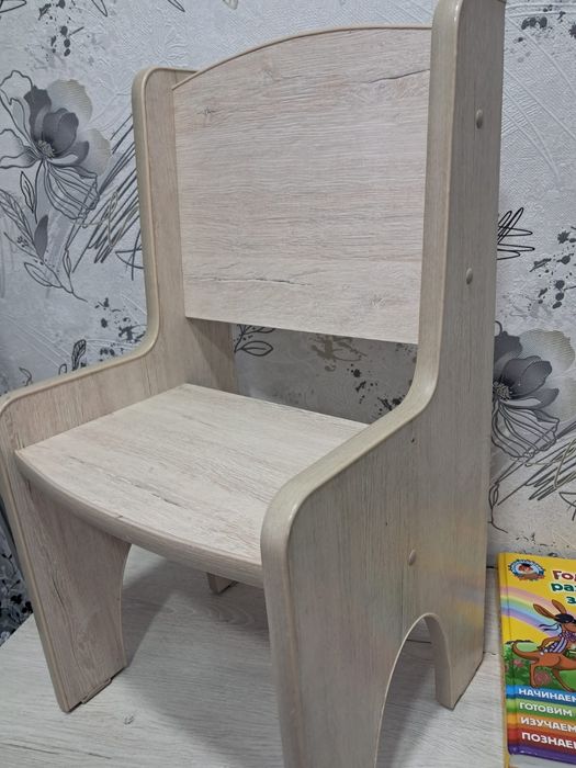 Письменный стол.