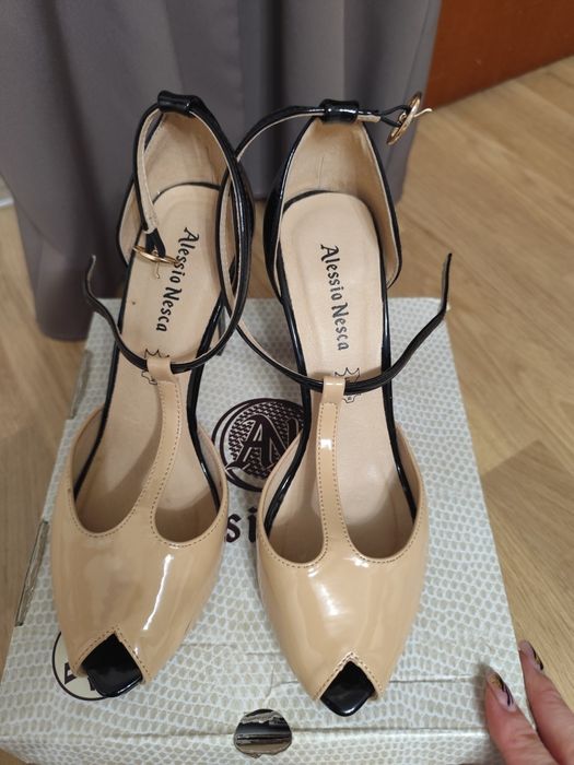 Продам туфли на каблуке