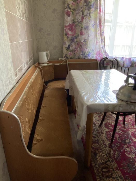 продам кухонный уголок и стол