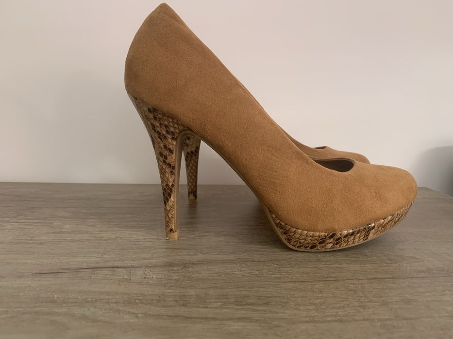 Високи обувки