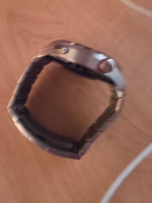 Продавам часовник Huawei watch 4 pro