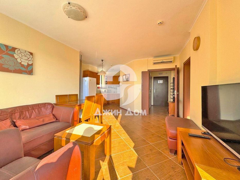 Просторен обзаведен тристаен апартамент в Бей Вю Вилас, с. Кошарица