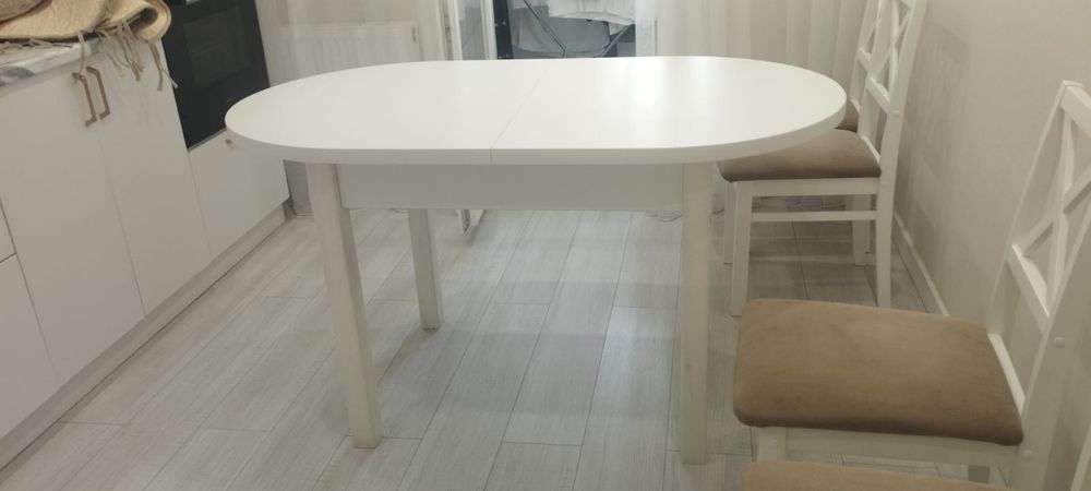 Стол со стульями