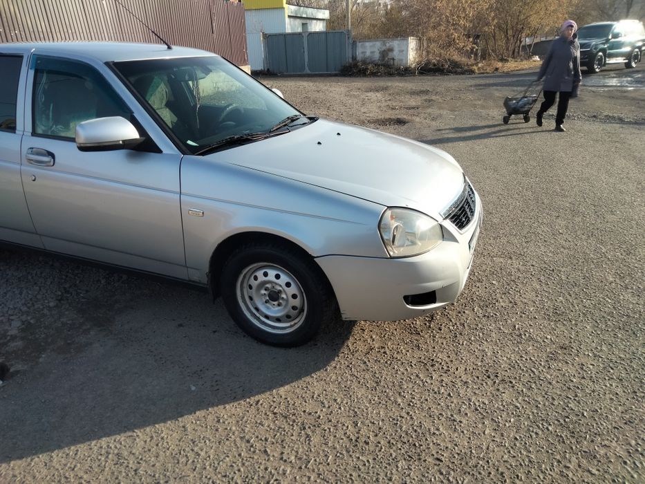 Продам приору седан