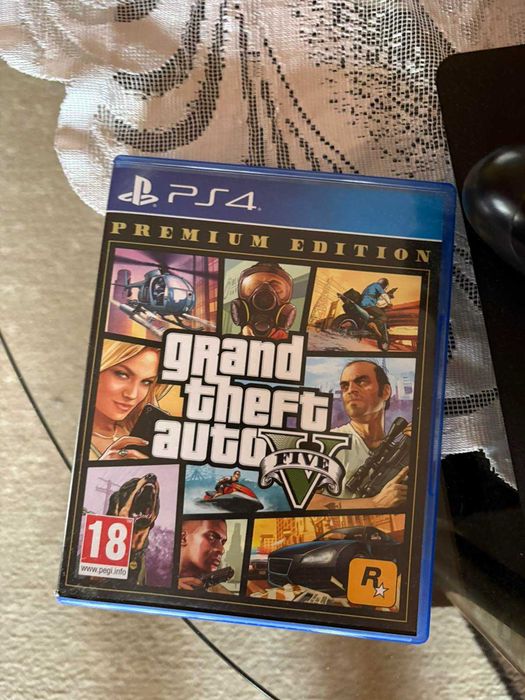 Продавам PS4 slim