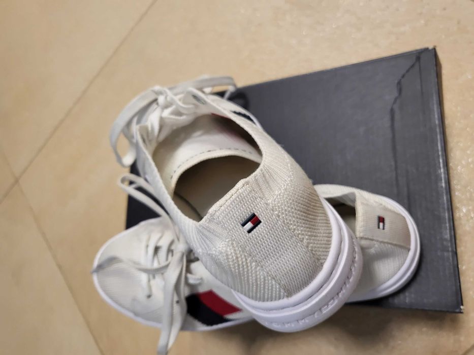Tenesi Tommy Hilfiger, 38, sneakers albi dama