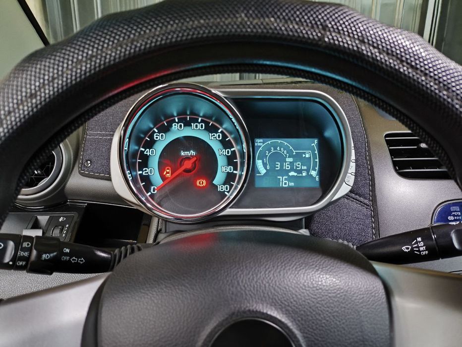 Spark avtomobili tezda sotiladi