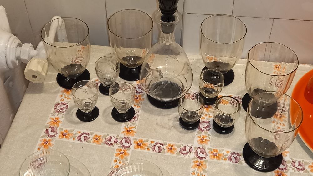 Vand set complet tuica cristal+porțelan baza+5 pahare mari vin/apa