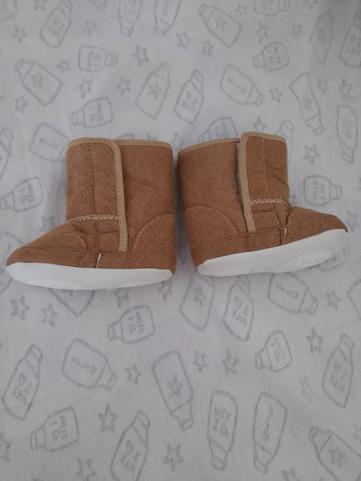 Продам детскую обувь