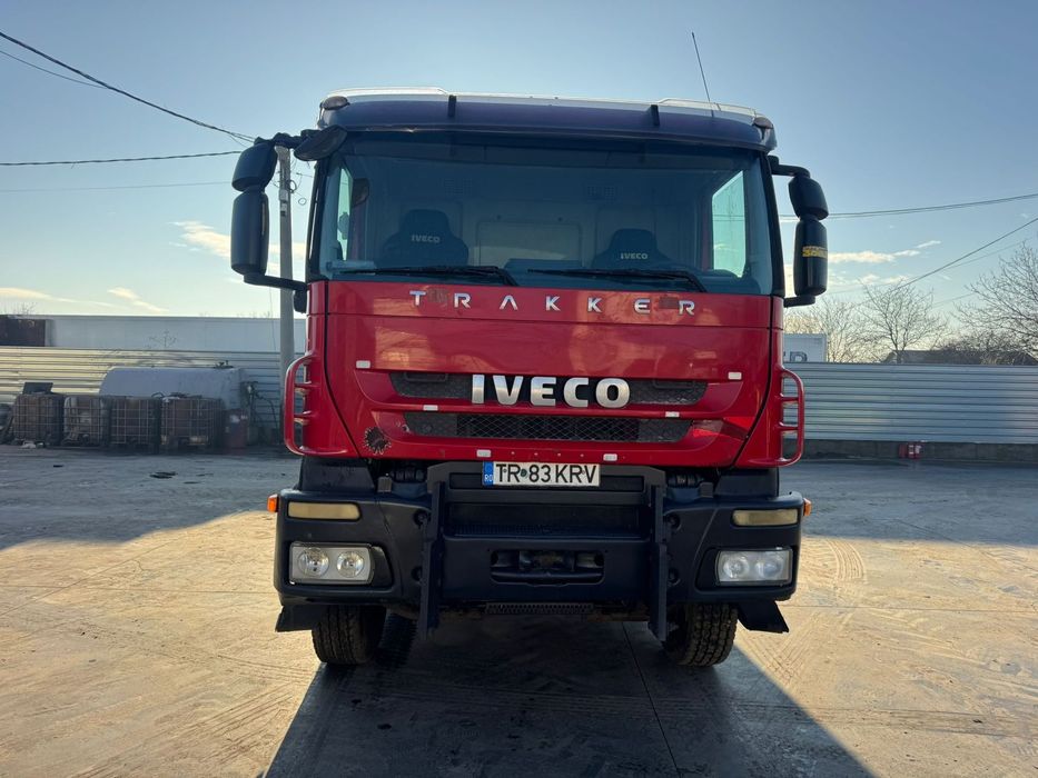 Iveco Trakker Basculanta 8x4 Posterioară BASCULANTA IVECO 8X4, Bena posterioară de 18 mc