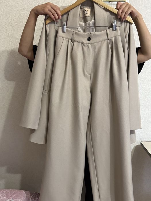 Продам новый брючный костюм