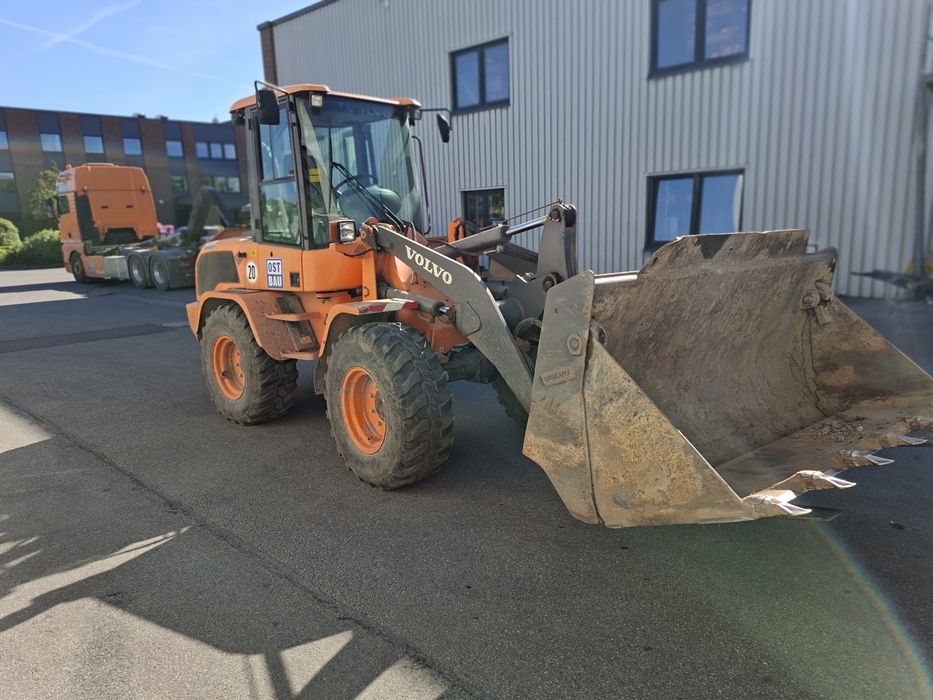 Incarcator frontal/ Vola Volvo L35G 2014/7200kg/cupa multi/furci paleti/gresare automata/ stare foarte buna