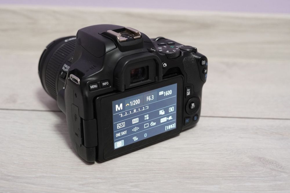 Canon 250D + китов обектив