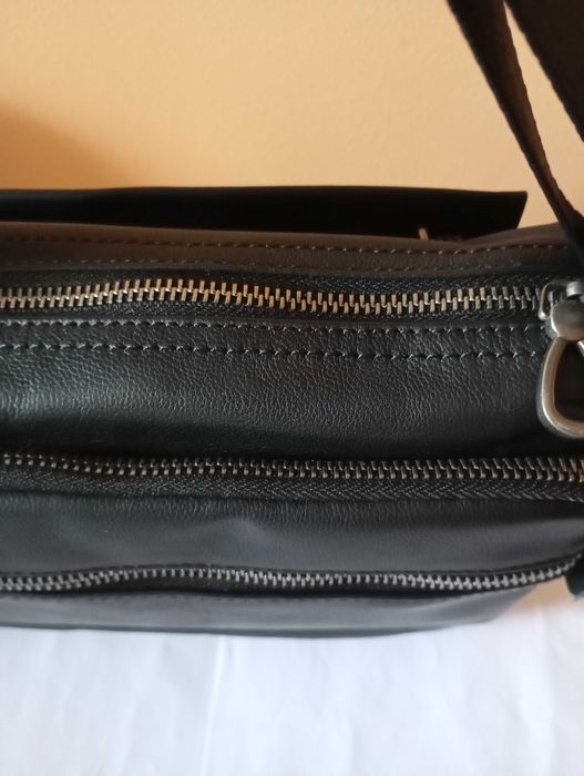 Мъжка чанта. Кросбоди. Естествена кожа. Нов.