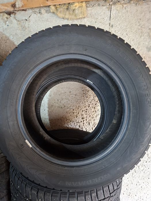 Продам шины 215/60/16  нокиа