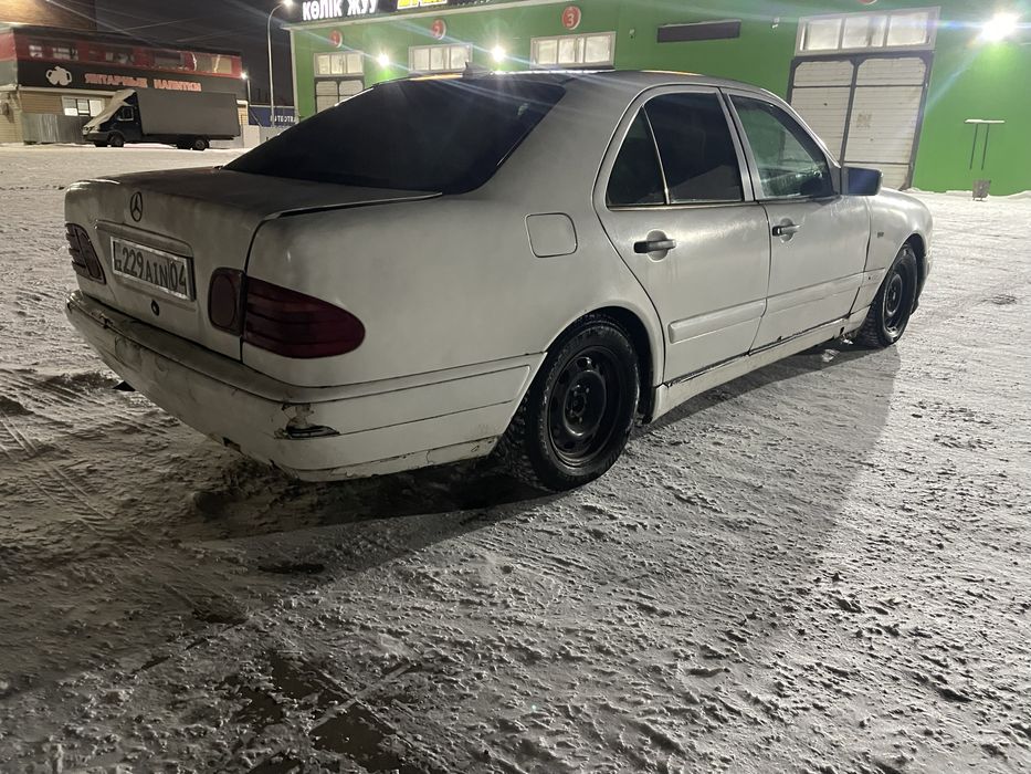 Продам машину мерс 210