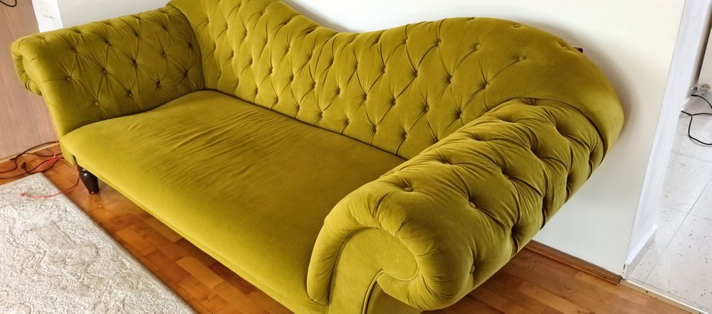 Canapea Chesterfield în stare ireproșabilă