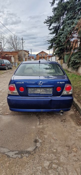Lexus IS200 на части