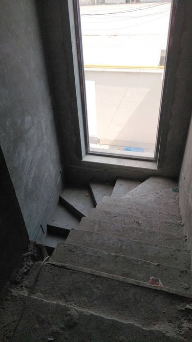 Продам участок (янги Узбекистон) из жженого кирпича