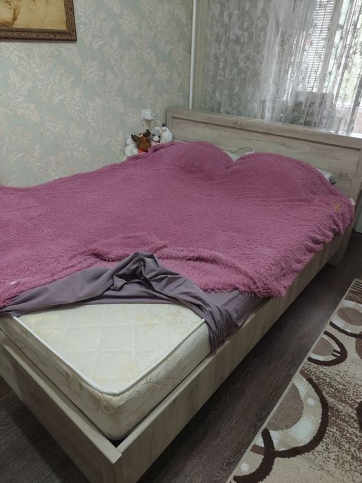 Продам спальный гарнитур