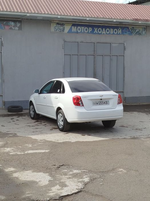 Lacetti 2013 sotiladi