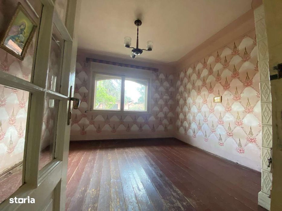 Vand apartament in vila, in zona Decebal