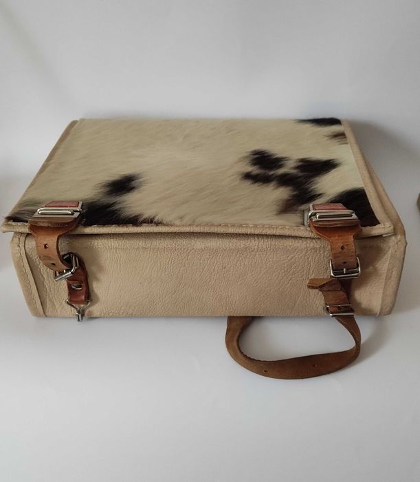 Швейцарска кожена раница с капак от кравешка кожа