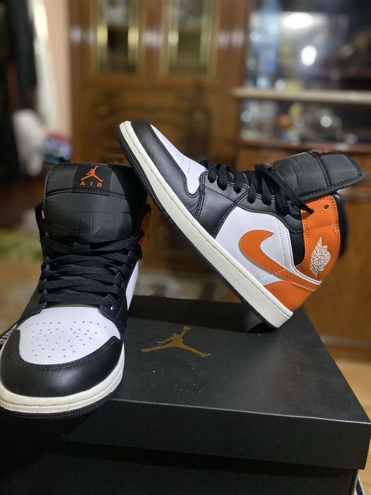 Jordan 1 mid orange