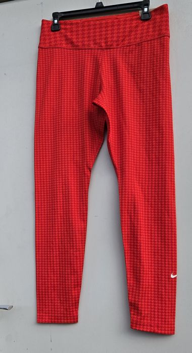 Nike оригинален дамски клин нов М/Л  размер