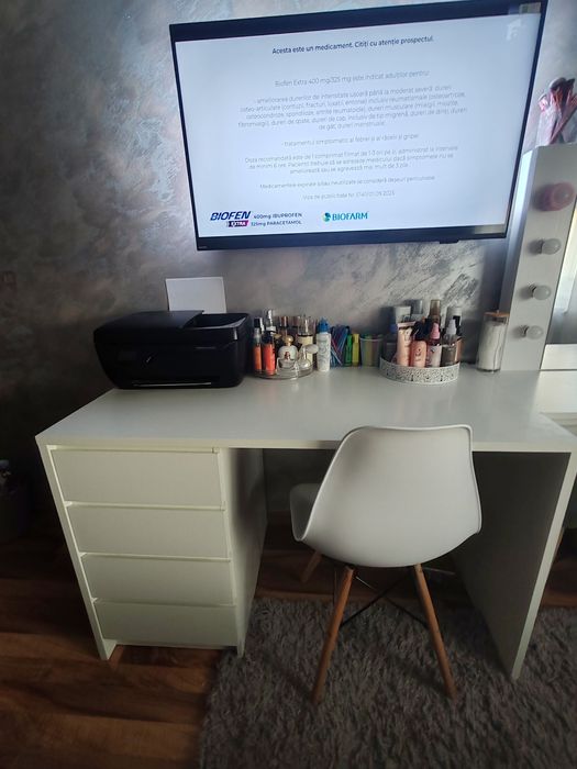 Birou alb cu sertare